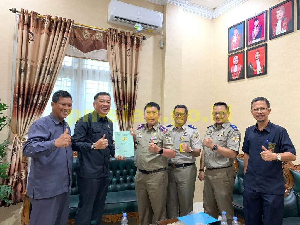 Penyerahan Sertifikat Tanah Hak Pakai