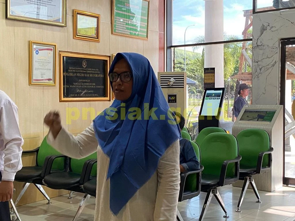 Semangat Pagi PTSP Pengadilan Negeri Siak Sri Indrapura oleh Kasubbag PTIP Ibu Rizkha Yuneyla, S.T.
