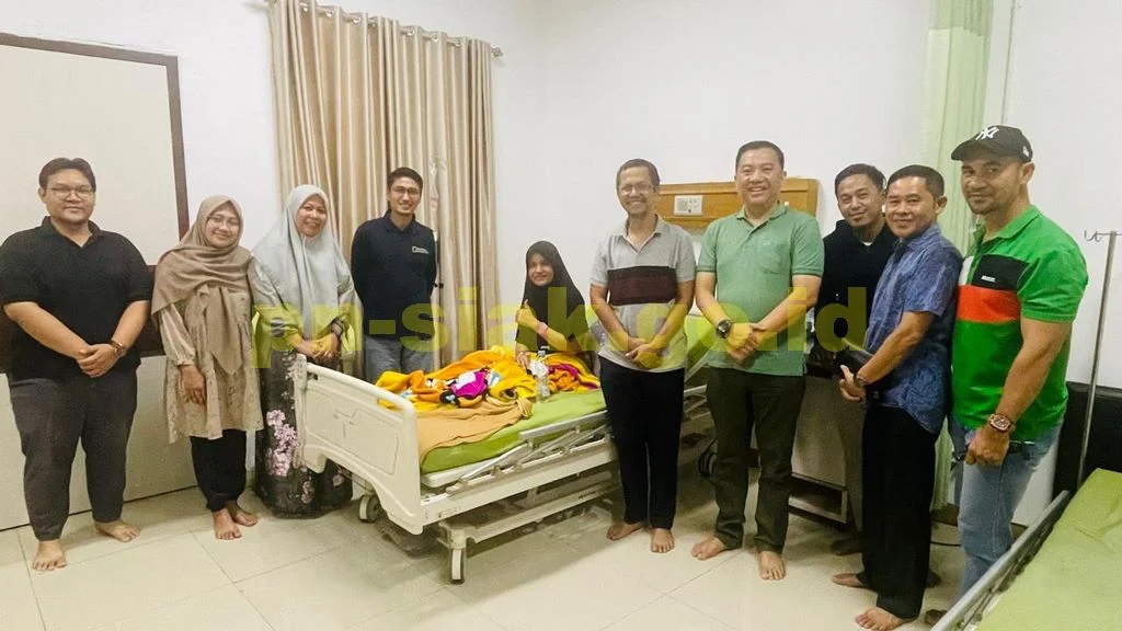 Menjenguk Istri Panitera Pengadilan Negeri Siak Sri Indrapura