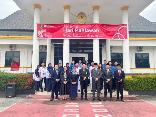 Upacara Memperingati Hari Pahlawan