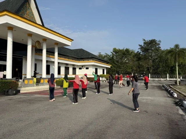 Senam Jumat Pagi — foto 2