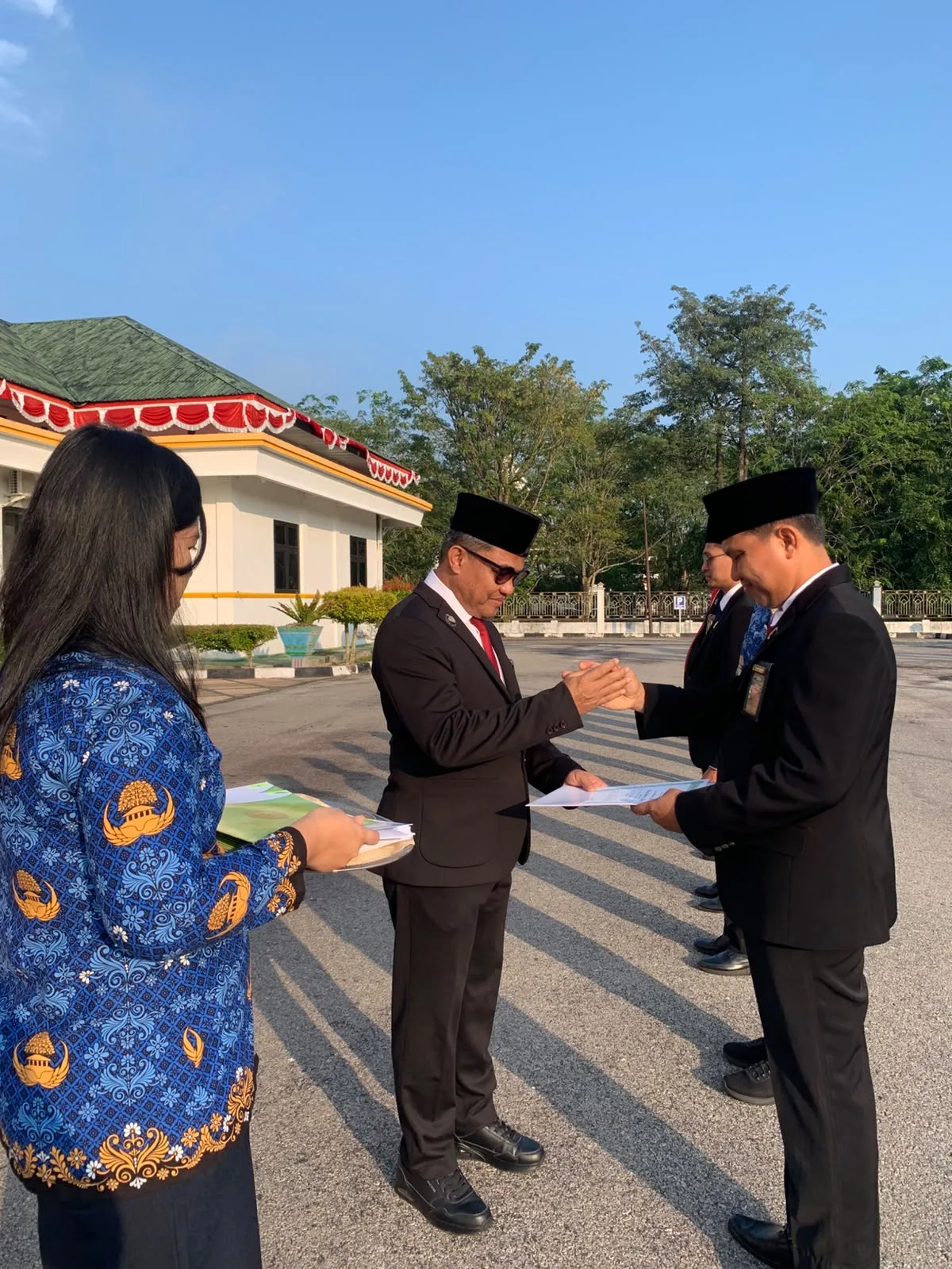 PN Siak Serahkan Piagam Penghargaan Satyalancana Karya Satya kepada 13 Aparatur