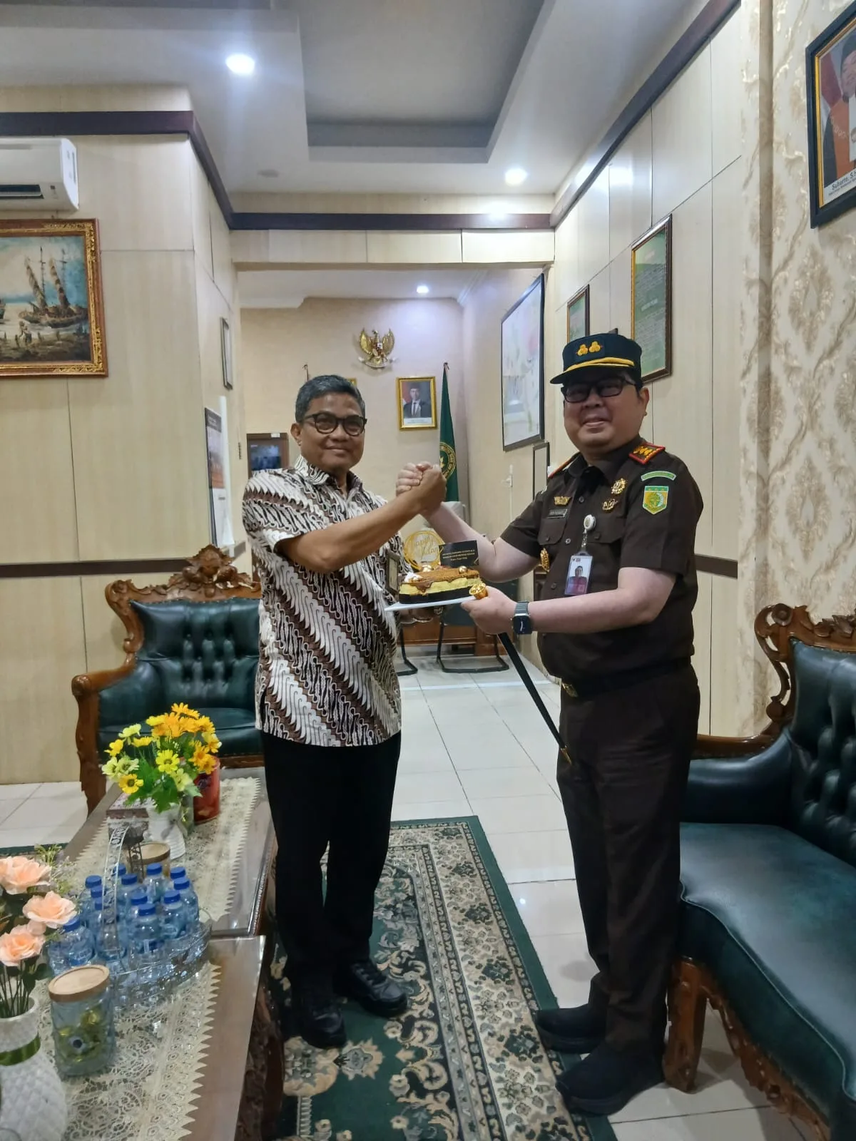 Kejaksaan Negeri Siak Sampaikan Ucapan HUT ke-81 Mahkamah Agung RI ke PN Siak